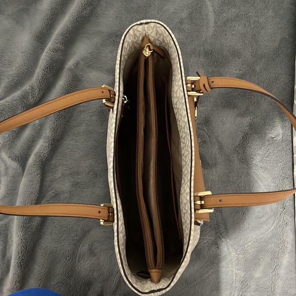 Brand new Micheal kors tote bag - Picture 2 of 2